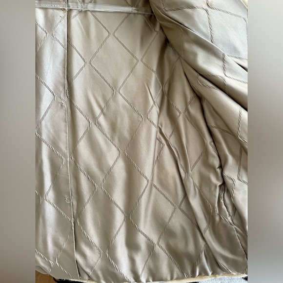 Vintage Montaldo’s Champagne Fur Coat—Size Medium - Picture 9 of 12